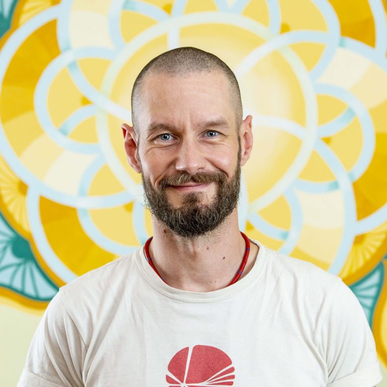 Yogalehrer Moritz Neubauer Portrait